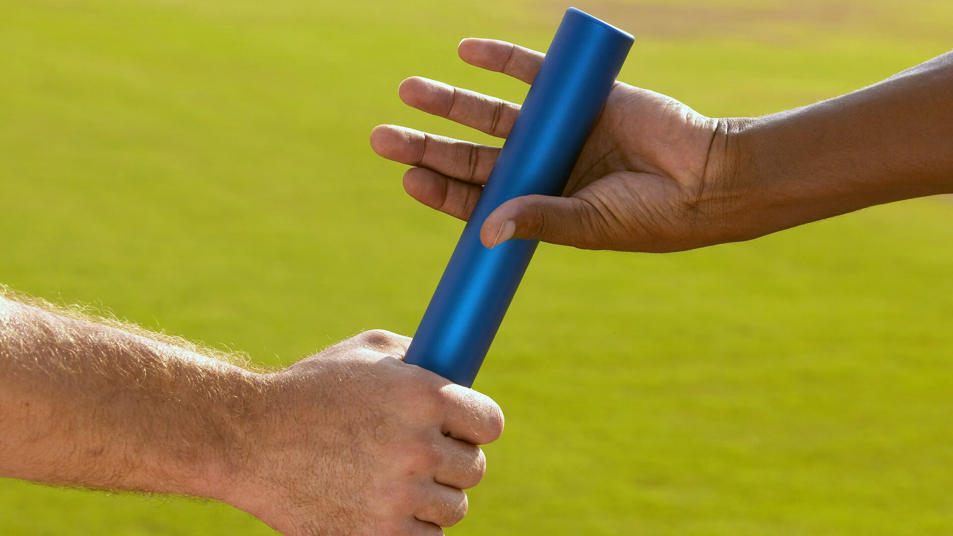 小学生迷你足球节 四人制对抗让触球次数倍增